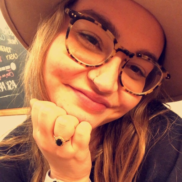 Meet your Posher 💕 - Picture 6 of 8